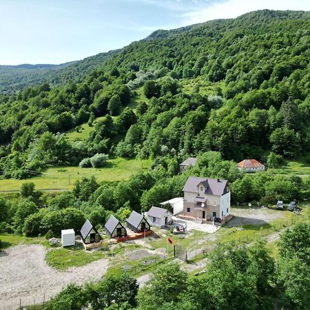 Vita Guesthouse Bajram Curri Экстерьер фото