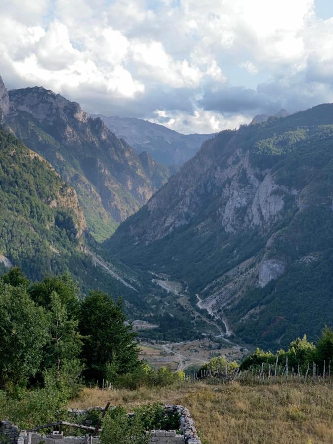 Vita Guesthouse Bajram Curri Экстерьер фото